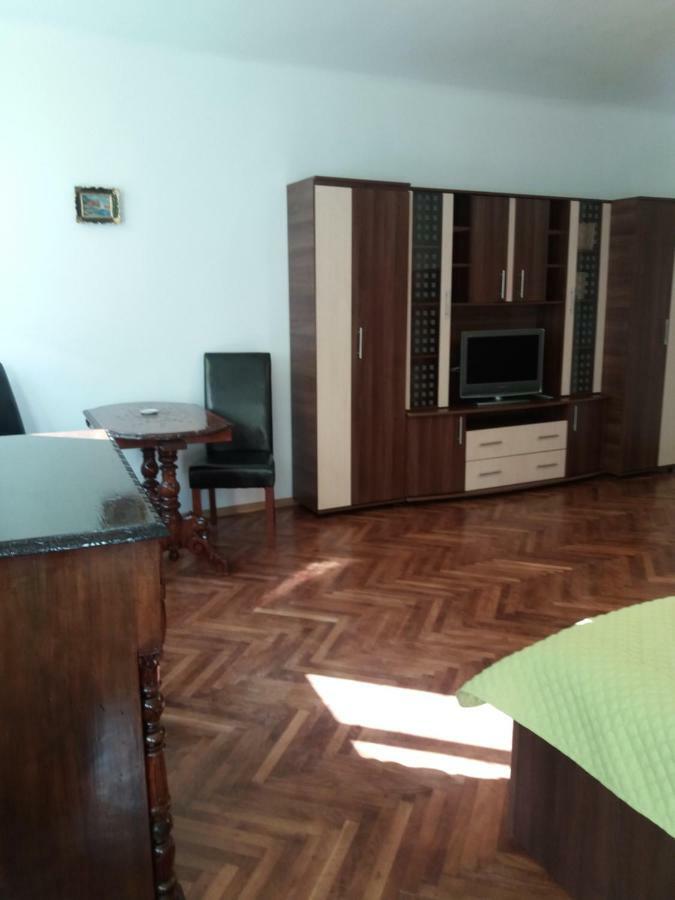 בראשוב Charming Downtown Studio מראה חיצוני תמונה